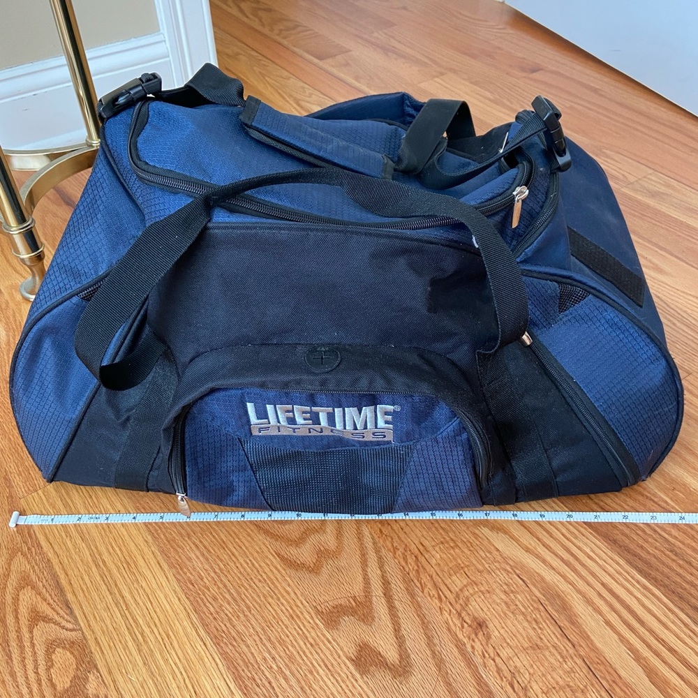 Lifetime duffel bag / gym bag like new